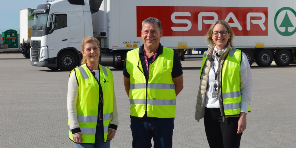 Unil - Norgeagruppen, represented by Nina Stokke, Marthe Opland and Jarle Hagen