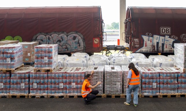 Loading_train_in_Parma_COL_06714