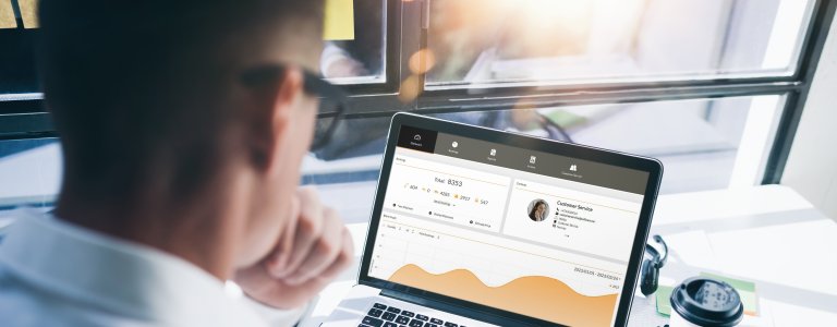 eCare ile çalışan bir kişi